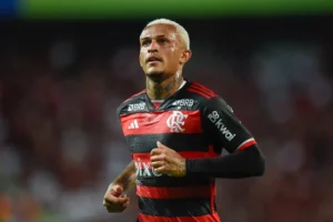 Wesley compara pressão da Seleção com a do Flamengo
